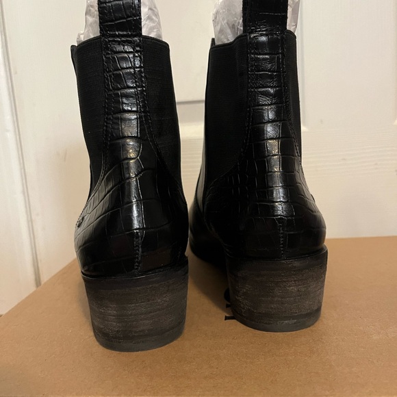 UGG W Keller Croco Boots - Picture 4 of 4